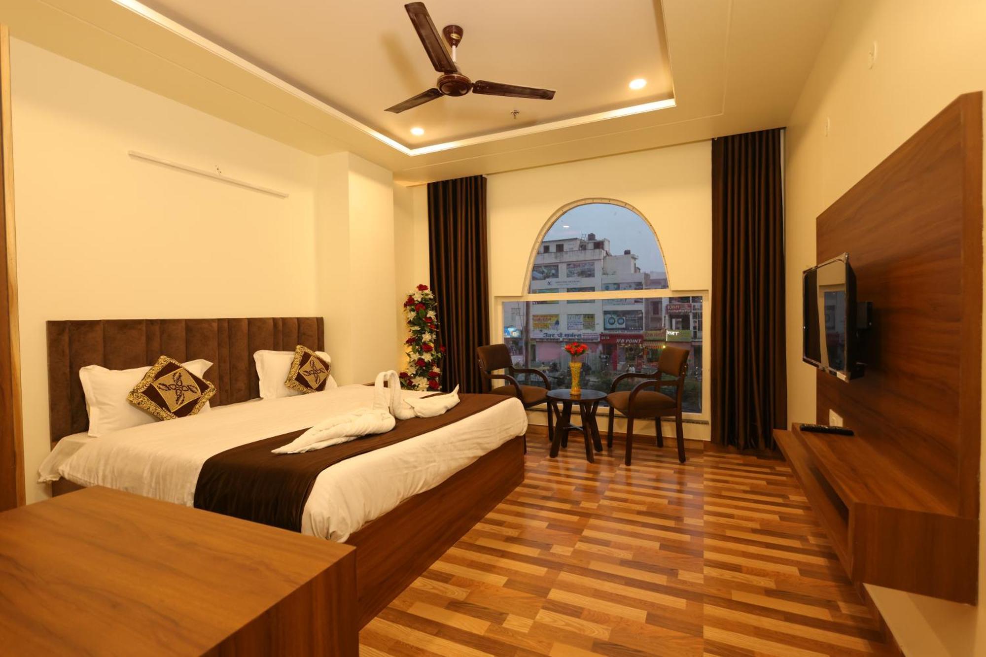 Hotel Lalita Palace 3*